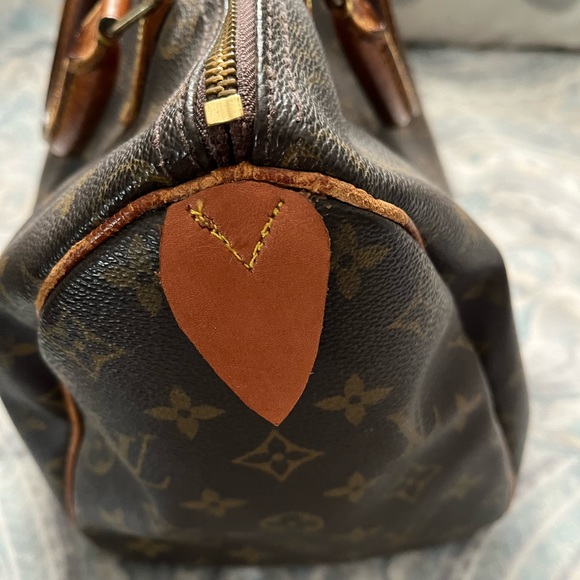 Authentic Louis Vuitton Speedy 30 - Picture 7 of 11